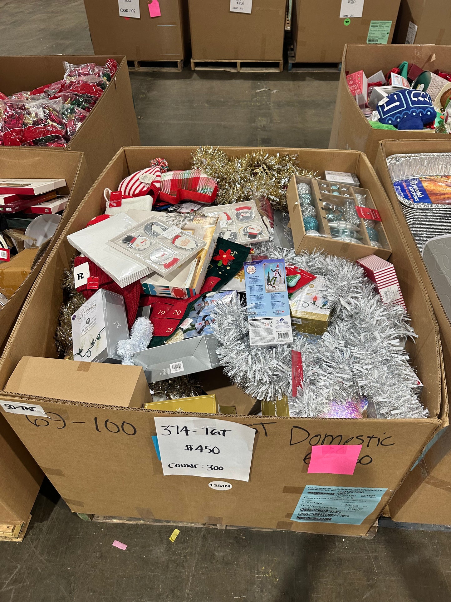 Holiday Tinsel, Stockings & Decor Pallet - (374-TGT)