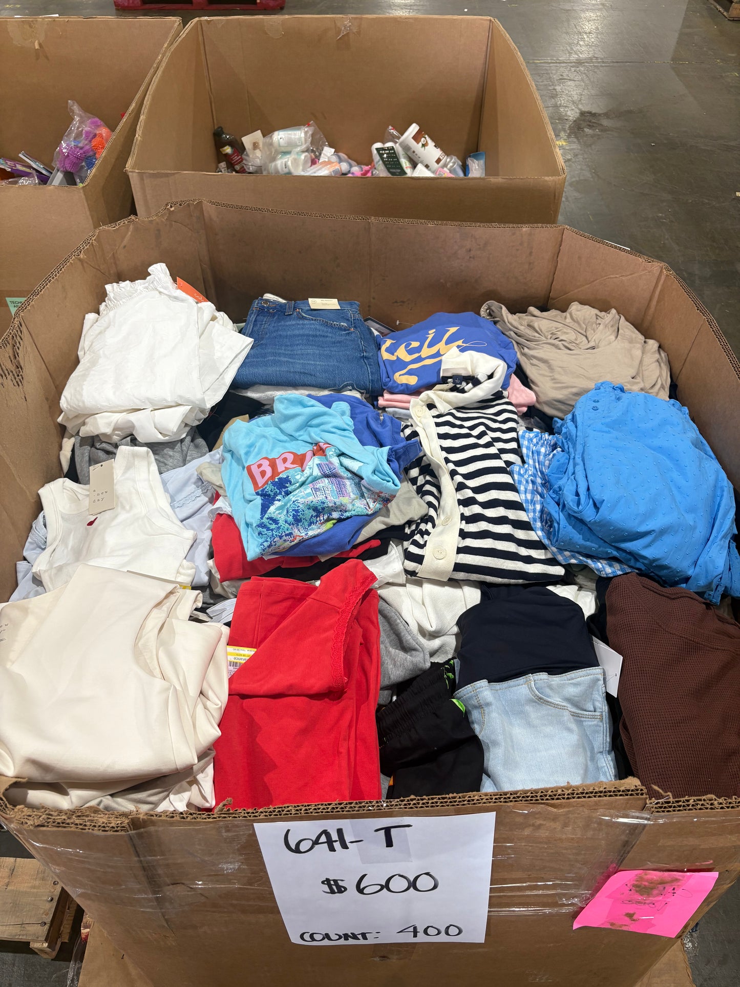Mixed Apparel & Casualwear Pallet - Count 400 (641-T)