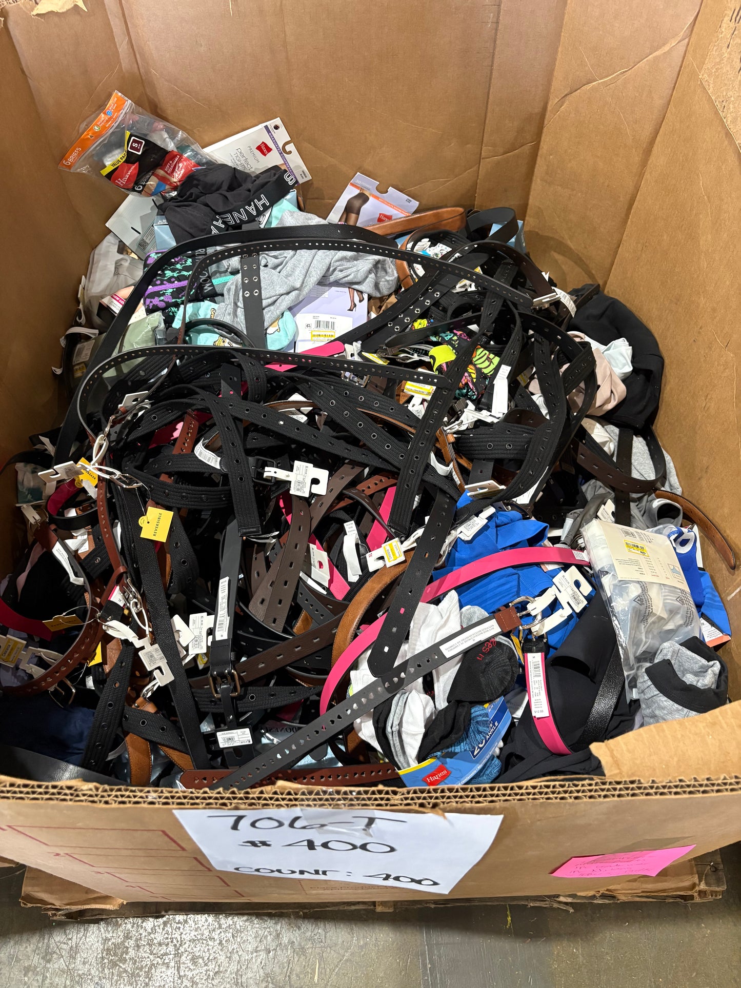 Clothing & Accessories Pallet – (706-T)