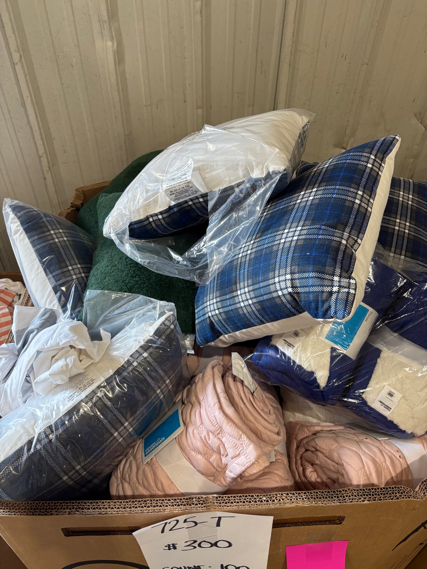 Home Decor & Soft Goods Pallet – (725-T)