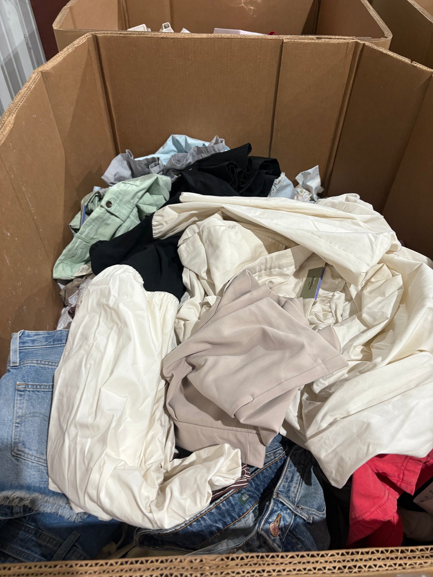 Clothing & Apparel Pallet 906-T