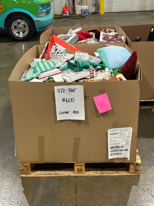Mixed Holiday Giftware & Accessories Pallet - (372-TGT)