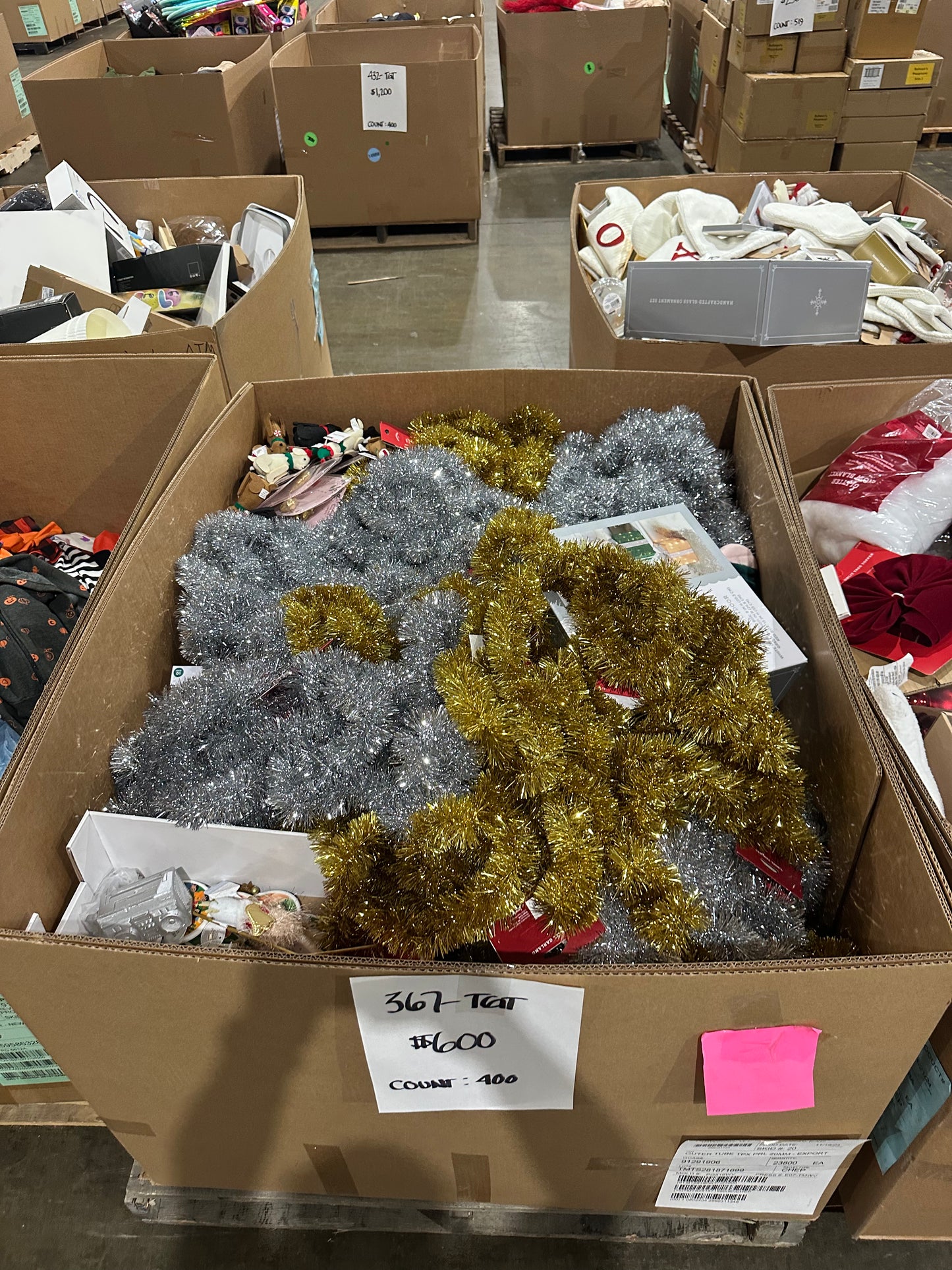 Holiday Tinsel & Festive Decor Pallet - (367-TGT)