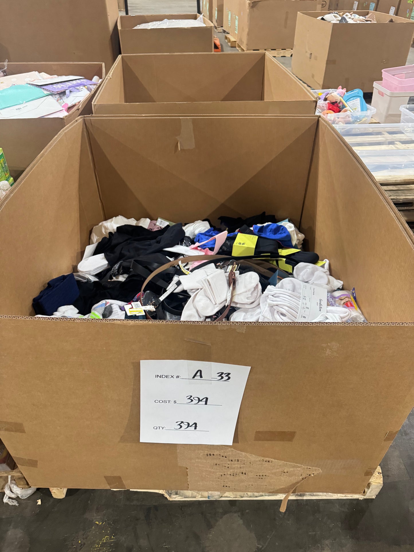 Mixed Socks, Undergarments & Apparel Accessories Pallet A-33