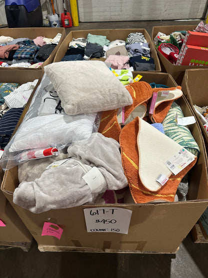 Bedding, Throws & Bath Textiles Assortment - (617-T)