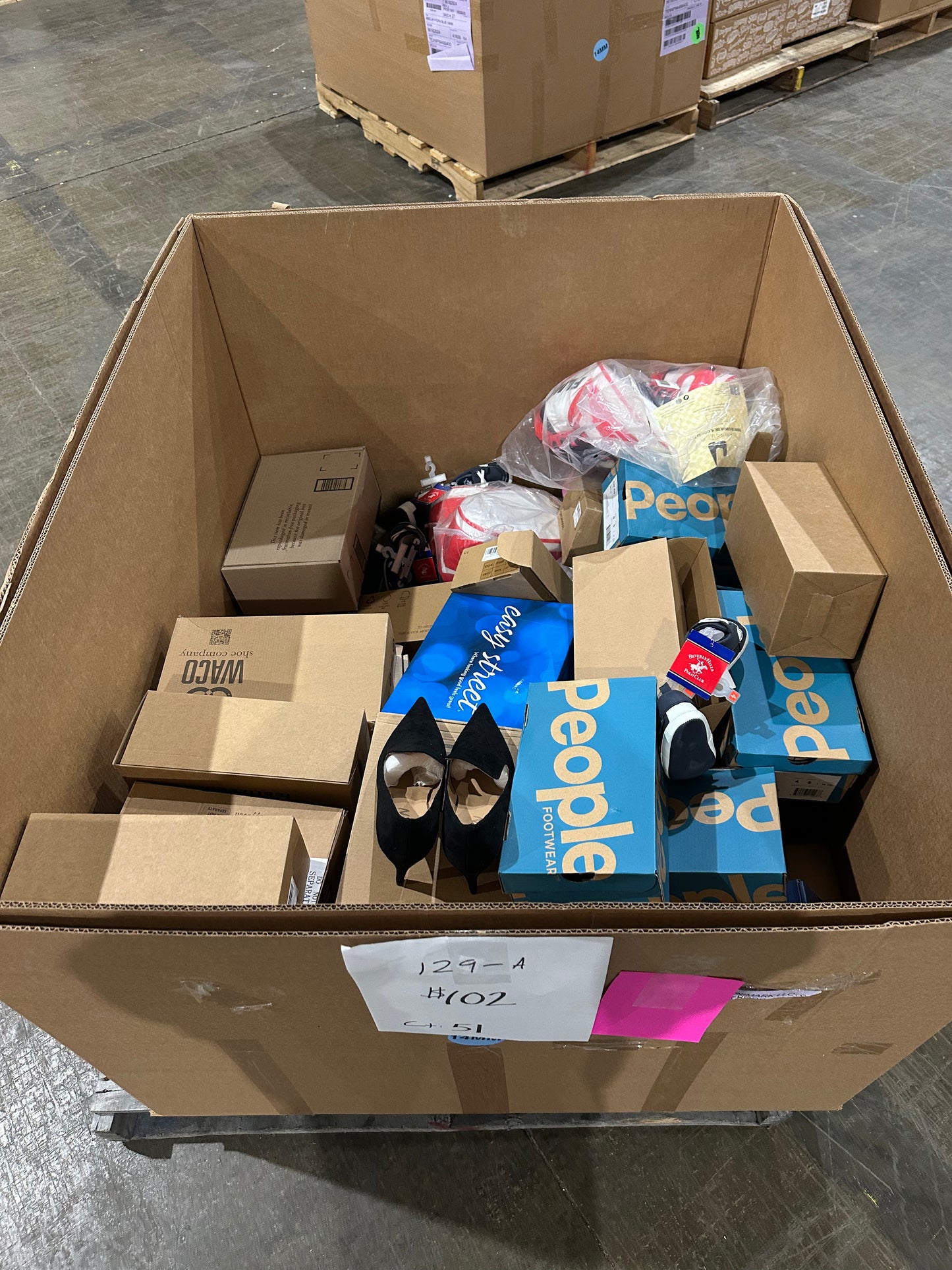 Mixed Footwear & Apparel Pallet – Shoes, Heels, Gear – 129-A