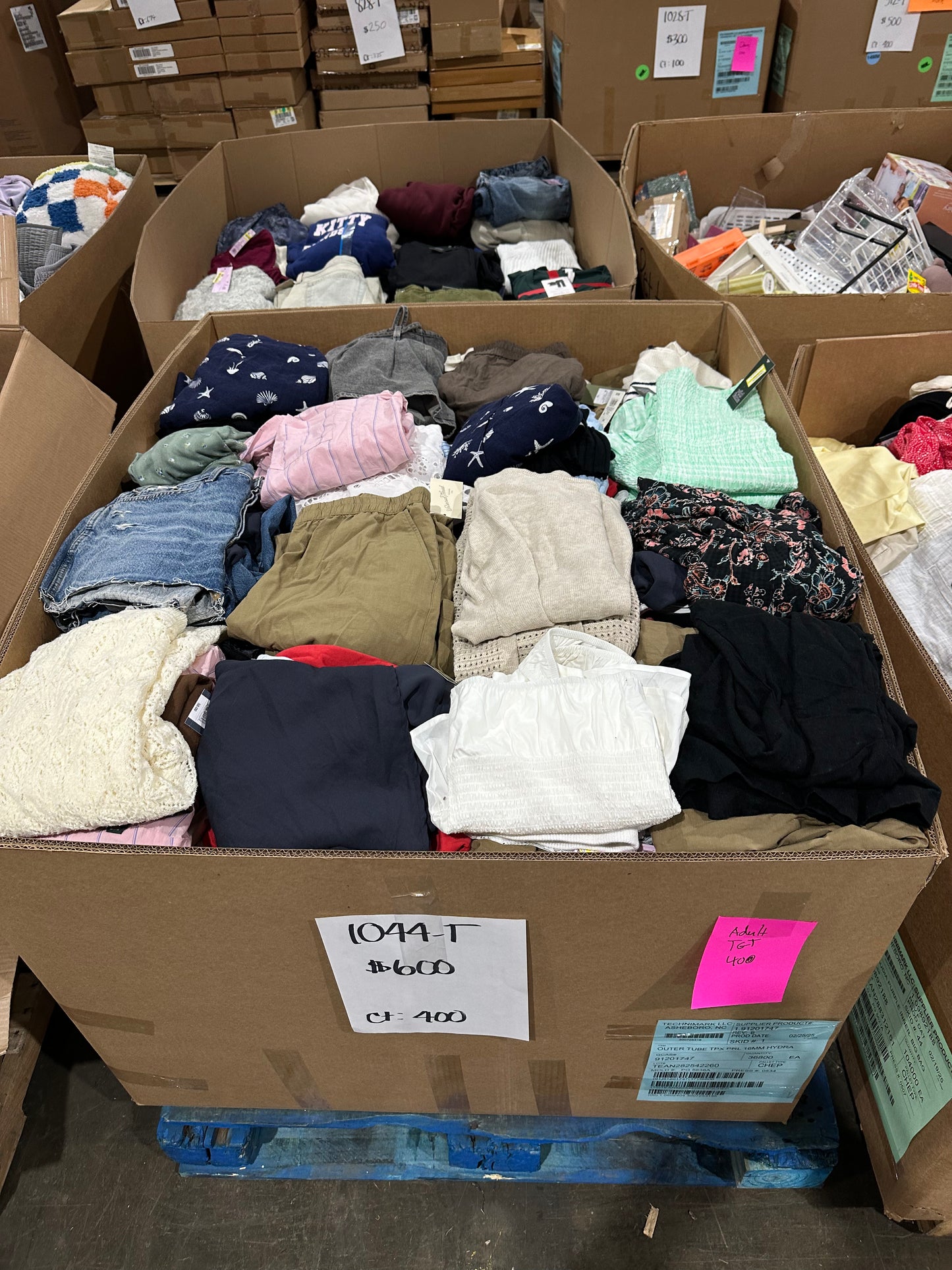 Adult Clothing Pallet – Mixed Styles – 1044-T