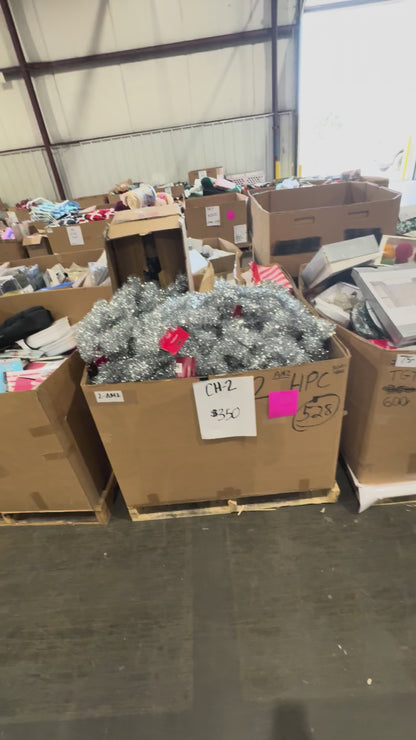Silver Tinsel Holiday Decor Pallet – CH-2