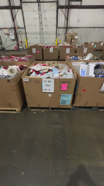 Holiday Tinsel, Stockings & Decor Pallet - (374-TGT)