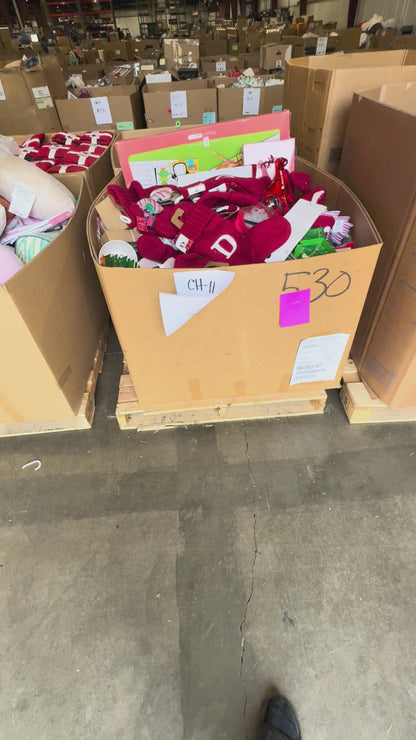 Holiday Stockings & Christmas Decor Pallet – CH-11